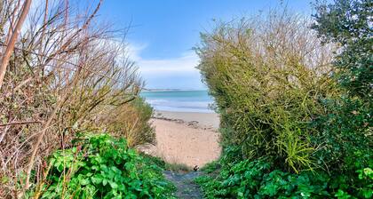 House for 10, direct access to the beach
