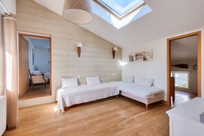 3 bedrooms, iron/ironing board, free WiFi