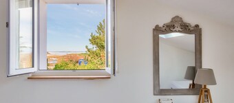 House for 10, direct access to the beach