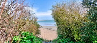 House for 10, direct access to the beach
