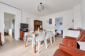 Interior - 500m beach- Archachon Basin- House for 6 (Lanton)