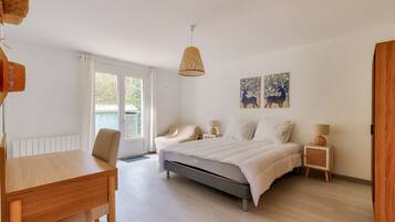 3 chambres, fer et planche à repasser