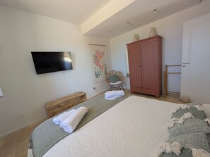 3 bedrooms, travel crib, free WiFi, bed sheets
