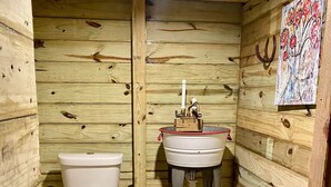 タオル、石鹸、トイレットペーパー