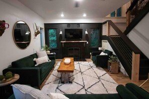 Fireplace - Experience Ellicottville charm near HoliMont (Ellicottville)