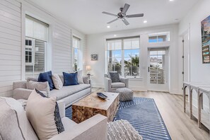 Apartment (3 Bedrooms) | Front of property - Easy Like Sunday Morning TC 8204 (Port Aransas)