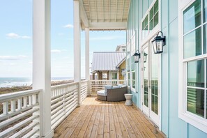Interior - Sea Forever 112 LES (Port Aransas)