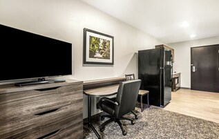 Colchones con pillow-top, escritorio y espacio para trabajar con laptop