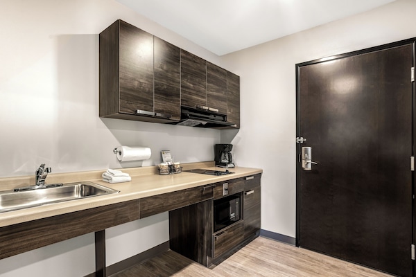 Full-size fridge, microwave, stovetop, coffee/tea maker