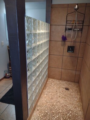 Shower, jetted tub, hair dryer, towels