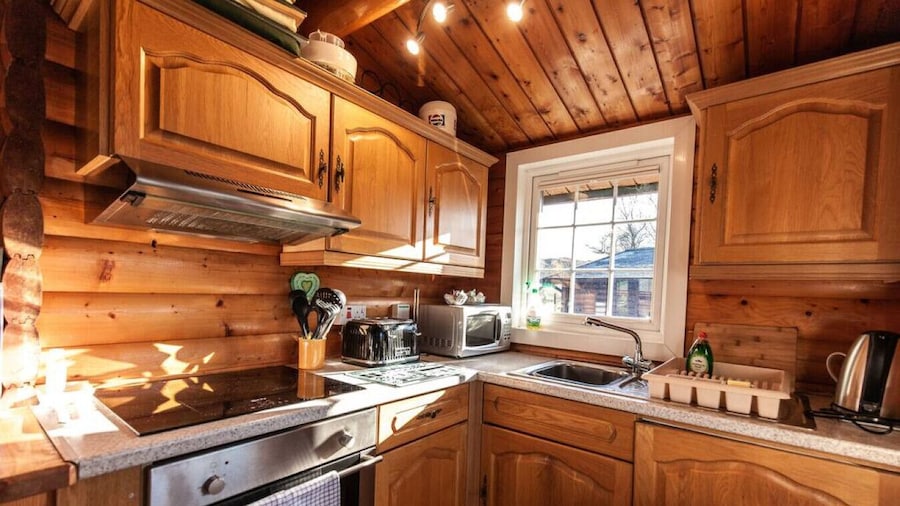 Spacious 3 Bed Log Cabin in Snowdonia