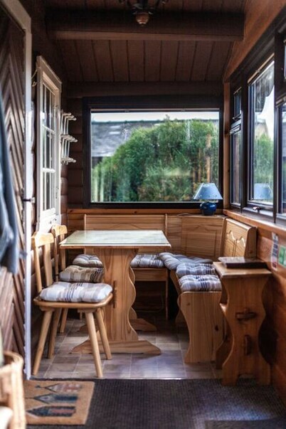 Spacious 3 Bed Log Cabin in Snowdonia