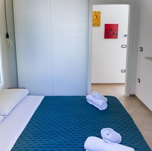 1 bedroom, iron/ironing board, travel cot, free WiFi