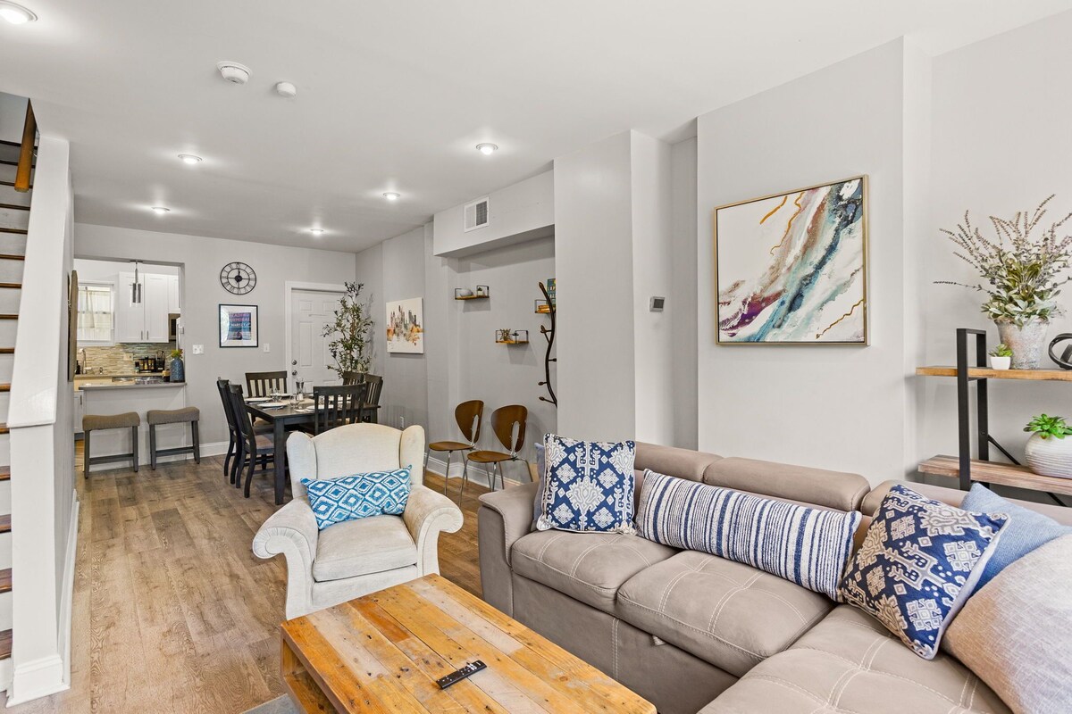 Philly's Perfect Pad: Park Views, Parking & Walkable Charm!