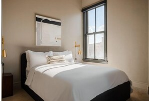 2 bedrooms, iron/ironing board, bed sheets
