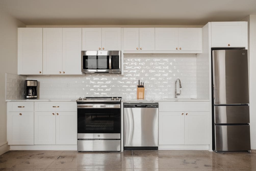 Refrigerador, microondas, horno y parrilla de estufa 