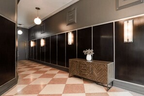 Interior - Vibrant Downtown Retreat, Rooftop Bar Access (San Antonio)