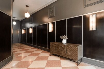 Luxury Underground Studio | LA LUZ
