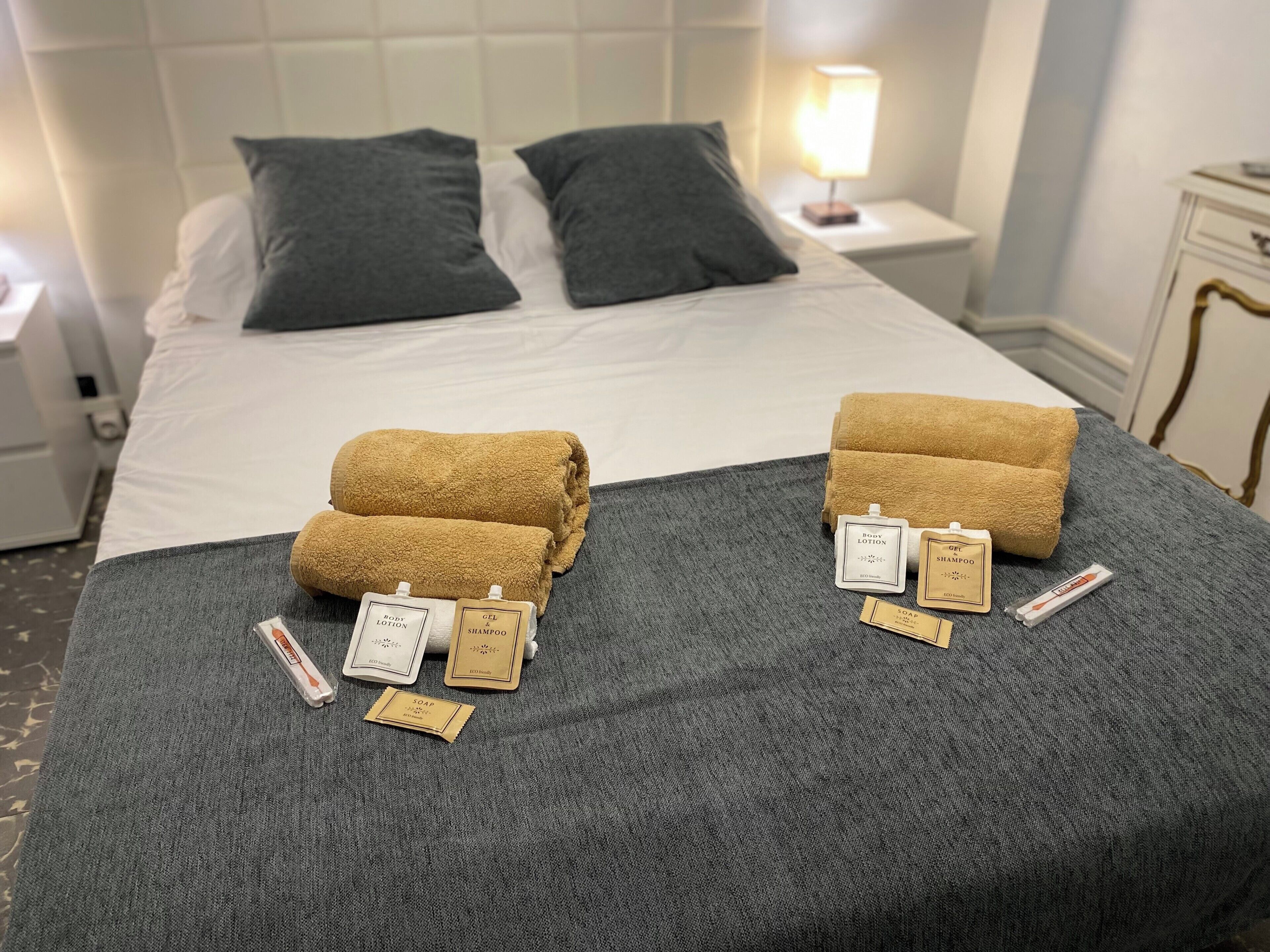 3 habitaciones, tabla de planchar con plancha, cuna de viaje y wifi 