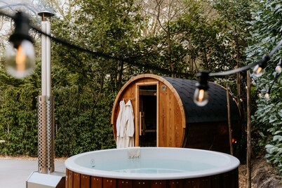 Forest Lodge with Sauna and Hot Tub
