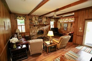 Smart TV, caminetto, stampante