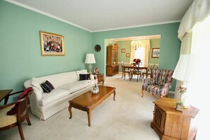 Smart TV, caminetto, stampante