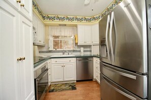 Microonde, forno, piano cottura, lavastoviglie