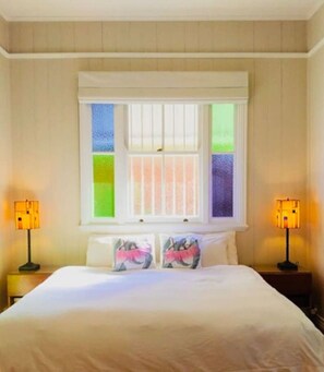 5 bedrooms, desk, iron/ironing board, WiFi