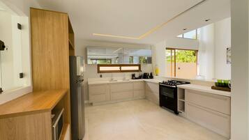 Deluxe Villa | Private kitchen