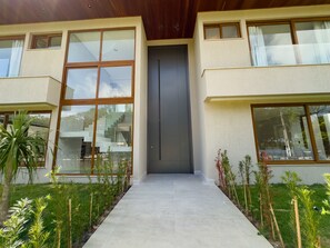 Pintu masuk hartanah