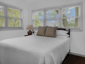 8 bedrooms, desk, iron/ironing board, free WiFi