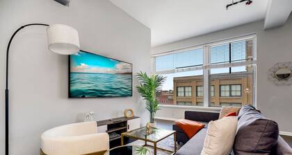 Chic 2BR Near Arrowhd & TMobile Parking, Rooftop