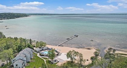 2 Bedroom Condo Golf Course Views 5166