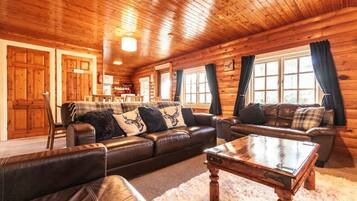 Traditional Cabin | Living area | 32-inch LED TV with digital channels