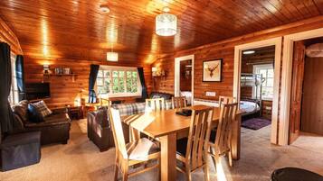 Kabin Tradisional | Area keluarga | Televisi LED 32-inci dengan saluran TV digital