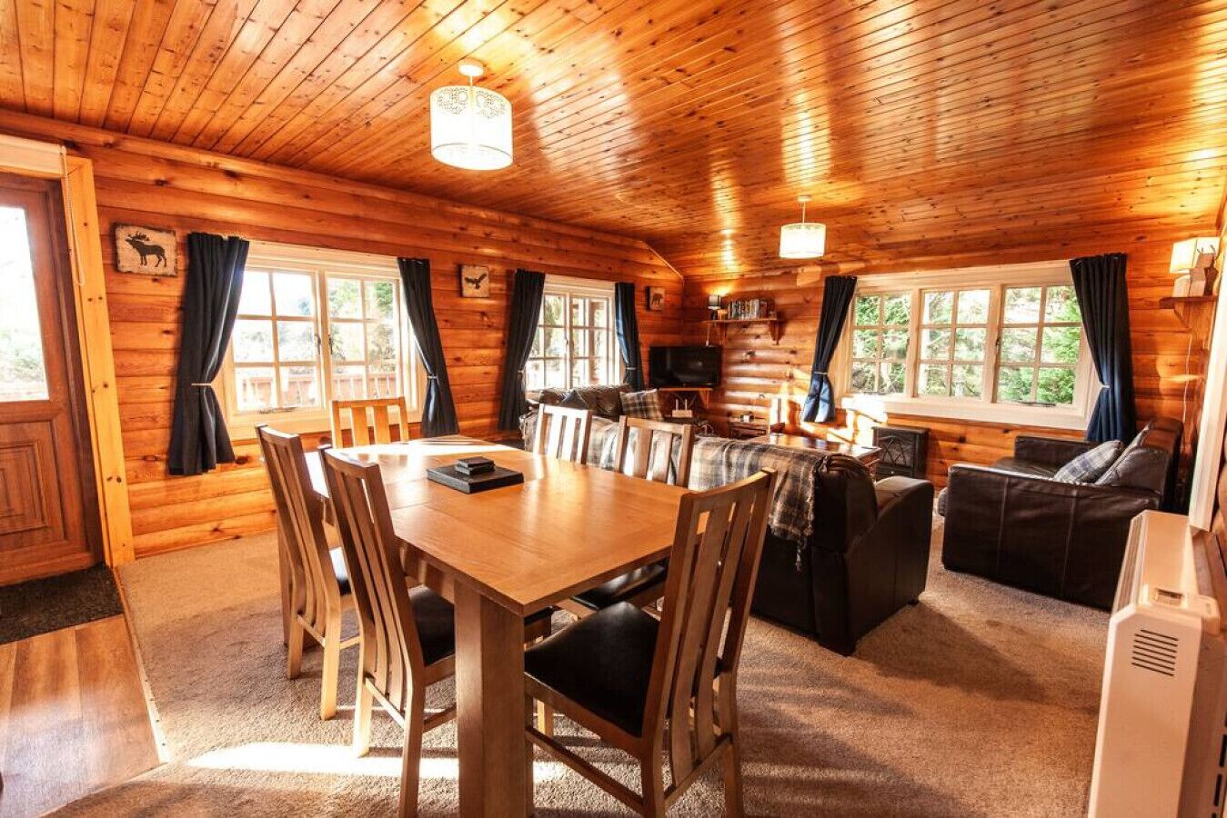Traditional Cabin | Living area | 32-inch LED TV with digital channels