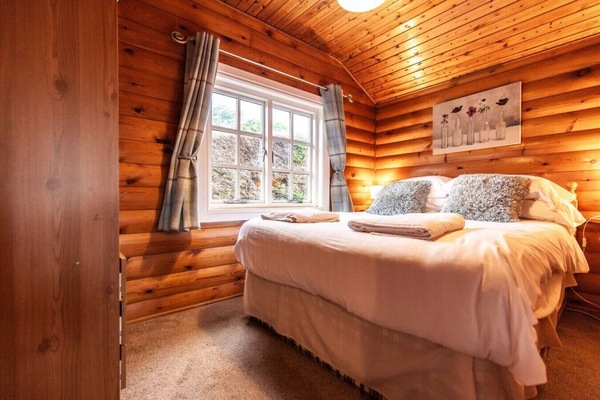 Traditional Cabin | 3 bedrooms, WiFi (free), bed sheets