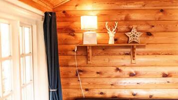 Traditional Cabin | Living area | 32-inch LED TV with digital channels