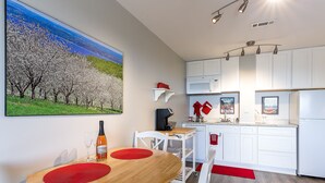 In-room dining - Lake View Golf Course Condo 5056 (Williamsburg)
