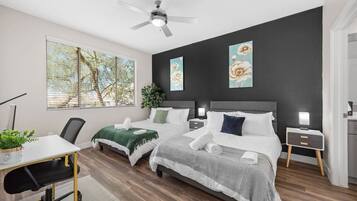 2 Schlafzimmer, Schreibtisch, Bügeleisen/Bügelbrett, Reisekinderbett