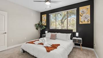 2 Schlafzimmer, Schreibtisch, Bügeleisen/Bügelbrett, Reisekinderbett