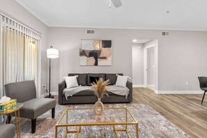 Smart TV, offices - Relaxing2BR-Pool,Gym,Prkng,Near Mayo Clnc&Westwrld (Scottsdale)