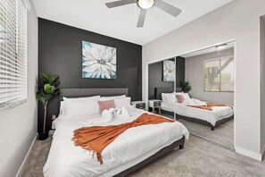 2 bedrooms, iron/ironing board, travel crib, free WiFi - Cozy 2BR-Pool,Gym,Prkng,Near Mayo Clnc&Westwrld (Scottsdale)