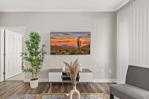 Smart TV, offices - Cozy 2BR-Pool,Gym,Prkng,Near Mayo Clnc&Westwrld (Scottsdale)