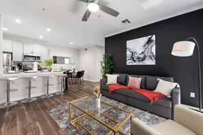 Smart TV, offices - Chic 1BR: Scottsdale, Pet-friendly, Sunrise Peak (Scottsdale)