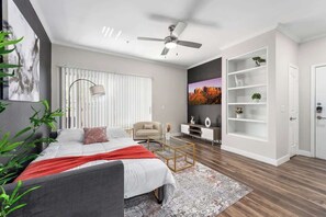 1 bedroom, iron/ironing board, travel cot, free WiFi - Chic 1BR: Scottsdale, Pet-friendly, Sunrise Peak (Scottsdale)