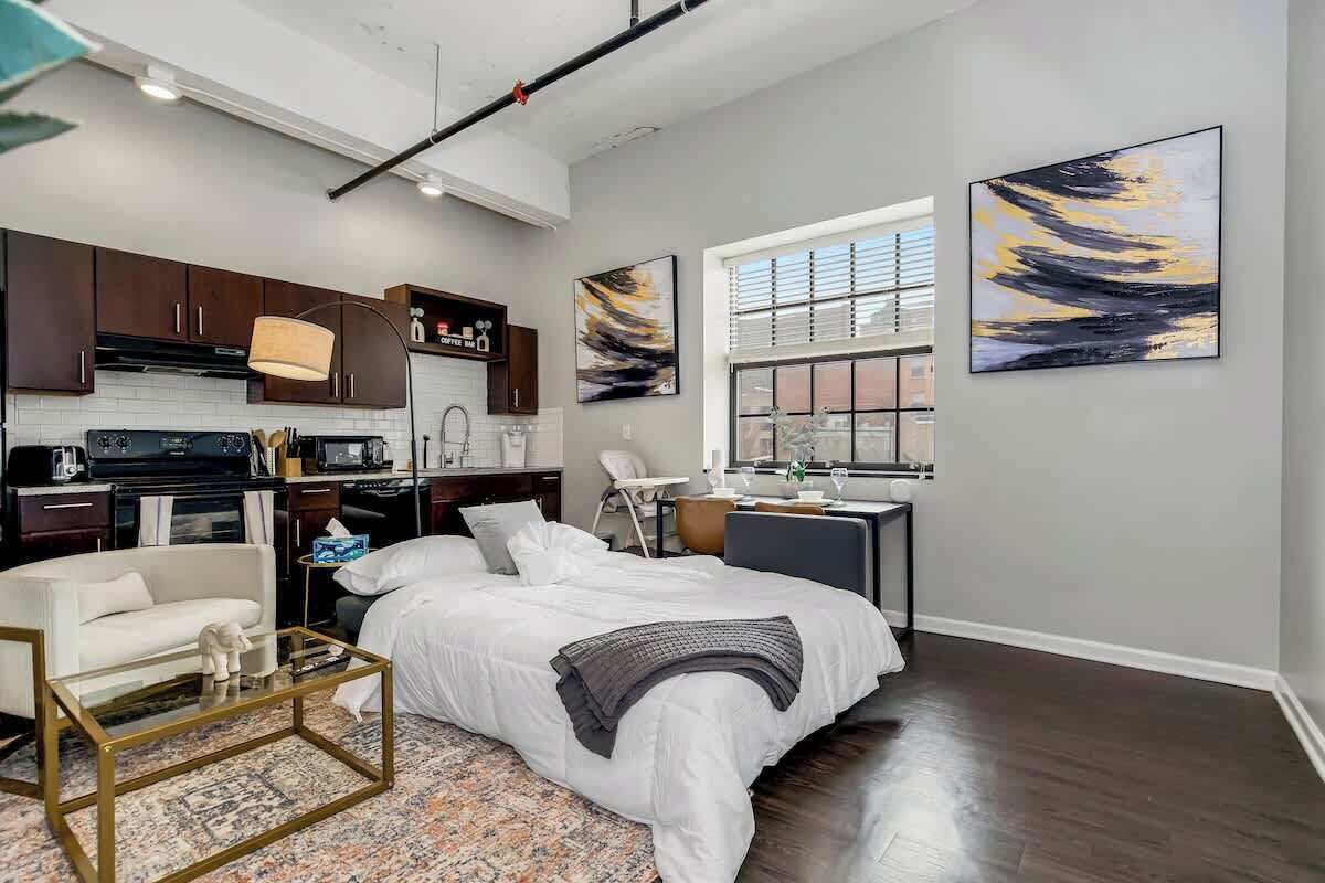 1 habitación, tabla de planchar con plancha, wifi gratis y ropa de cama 