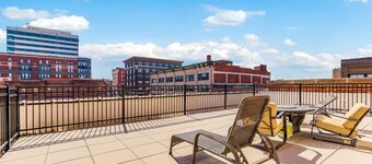 Comfy 1BR Near Arrowhd & TMobile Parking, Rooftop