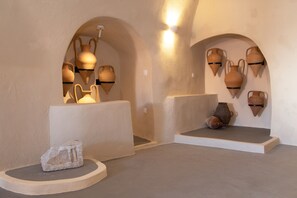 Interior - Amphora Cave House in Oia Foinikia (Thira)