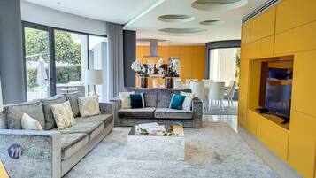 Deluxe-Haus | Wohnbereich | Flachbildfernseher